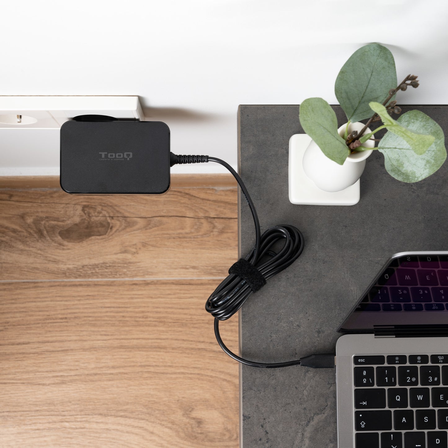 TooQ - Cargador de portátil GAN USB-C PD3.0 90W  Negro