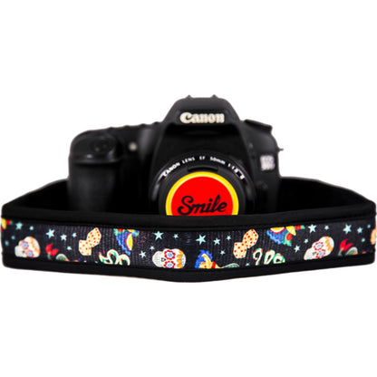 Smile - Camera Strap Hungup - Pin Up